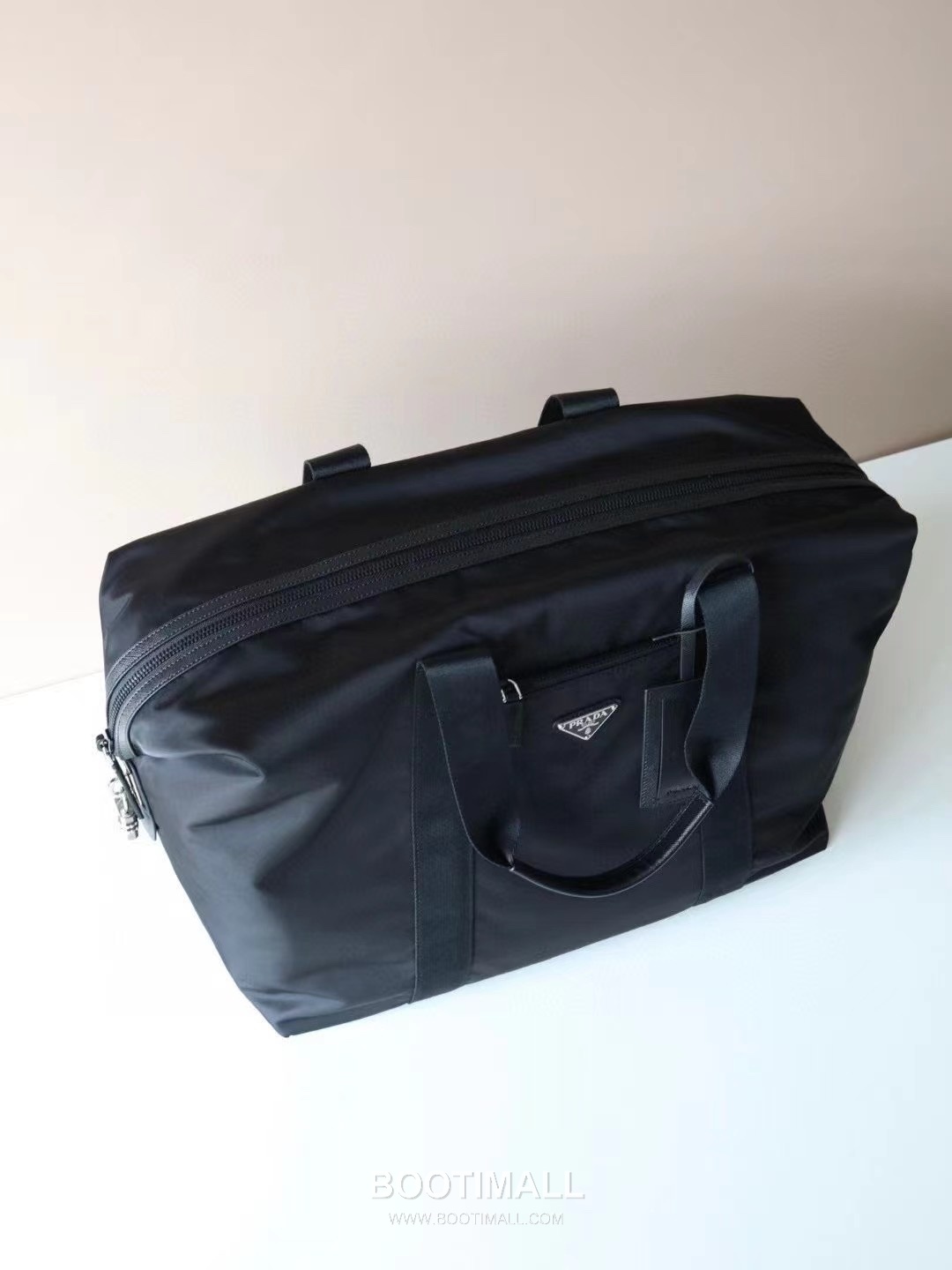 Prada Nylon Travel Tote Bag with Steel Triangle Logo Lock Strap Detail 프라다 나일론 스틸 트라이앵글 로고 락 스트랩 토트백 2VC796 45cm 4