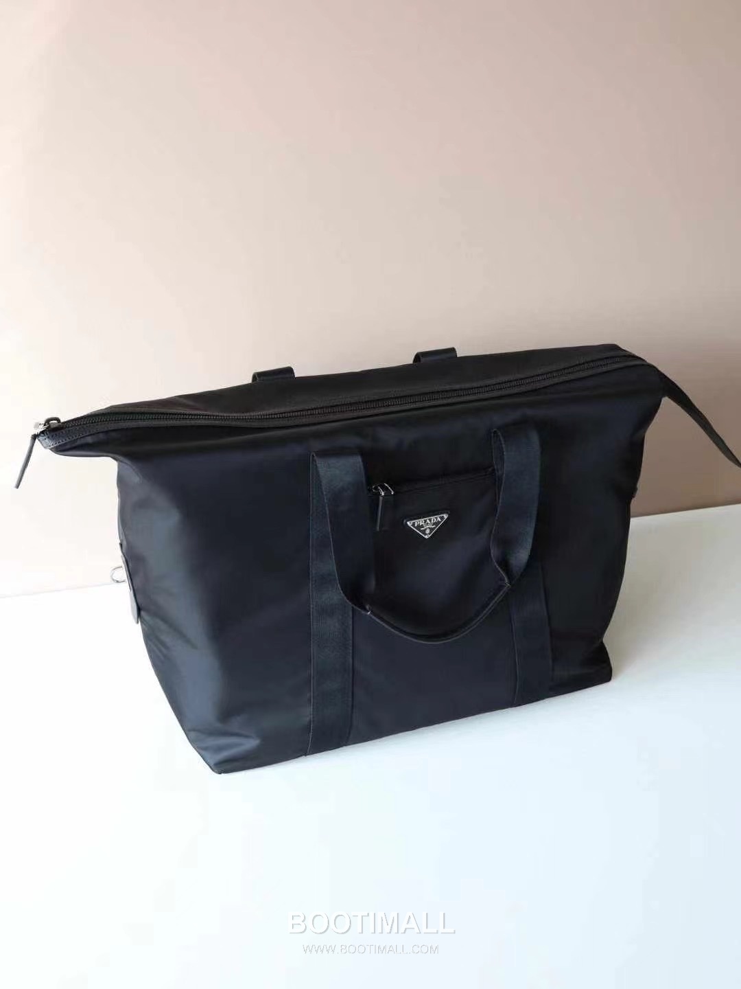 Prada Nylon Travel Tote Bag with Steel Triangle Logo Lock Strap Detail 프라다 나일론 스틸 트라이앵글 로고 락 스트랩 토트백 2VC796 45cm 5