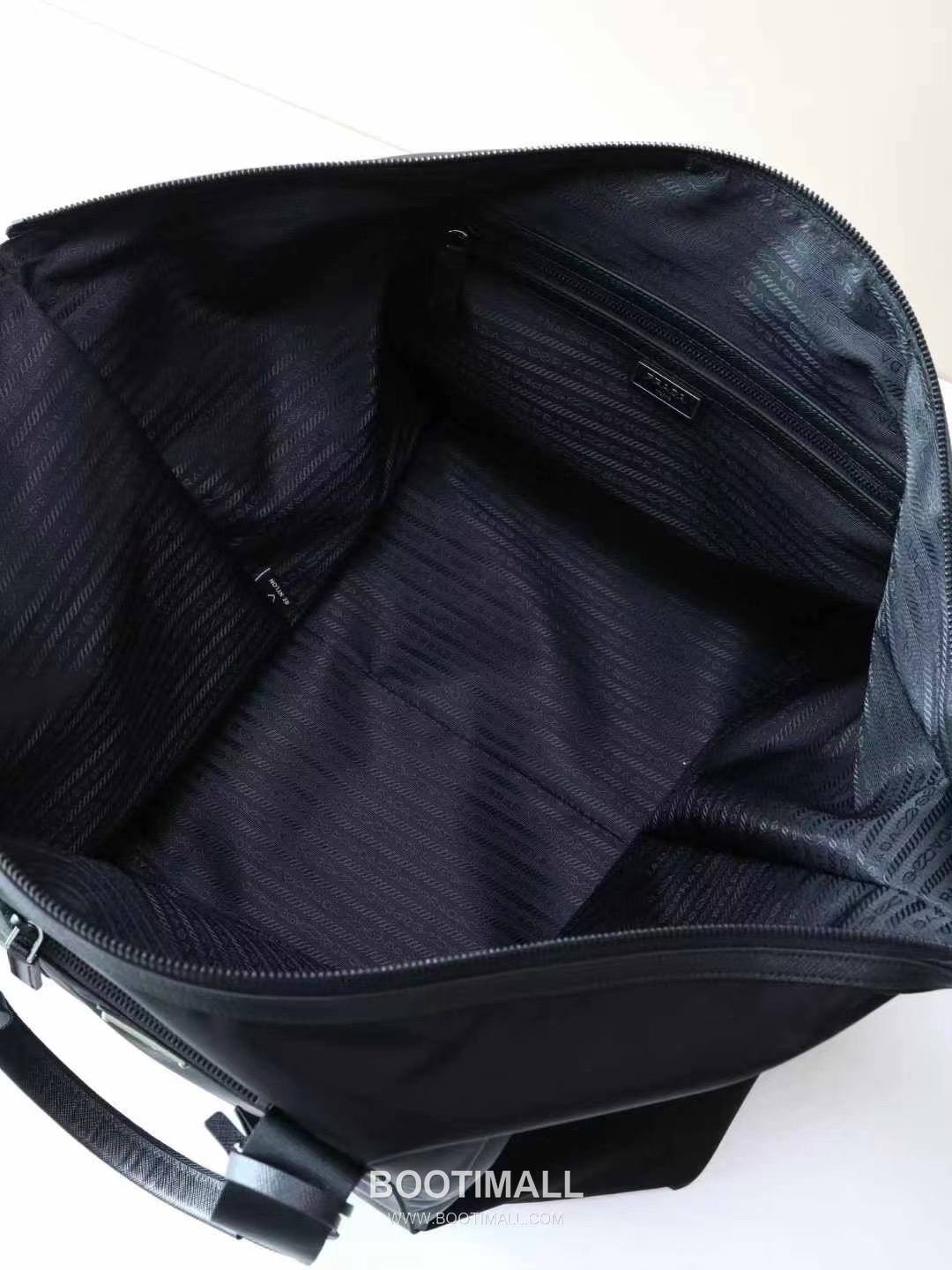 Prada Nylon Travel Tote Bag with Steel Triangle Logo Lock Strap Detail 프라다 나일론 스틸 트라이앵글 로고 락 스트랩 토트백 2VC796 45cm 11