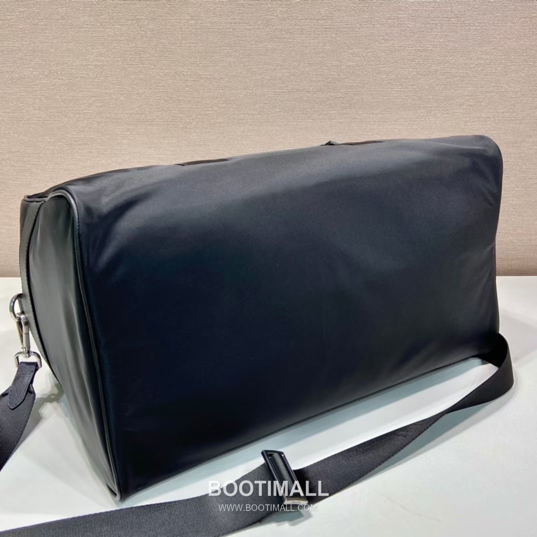 Prada Nylon Travel Duffle Bag with Calfskin Handle Triangle Logo Strap Detail 프라다 나일론 카프스킨 핸들 트라이앵글 로고 스트랩 더플백 2VC033 45cm 5