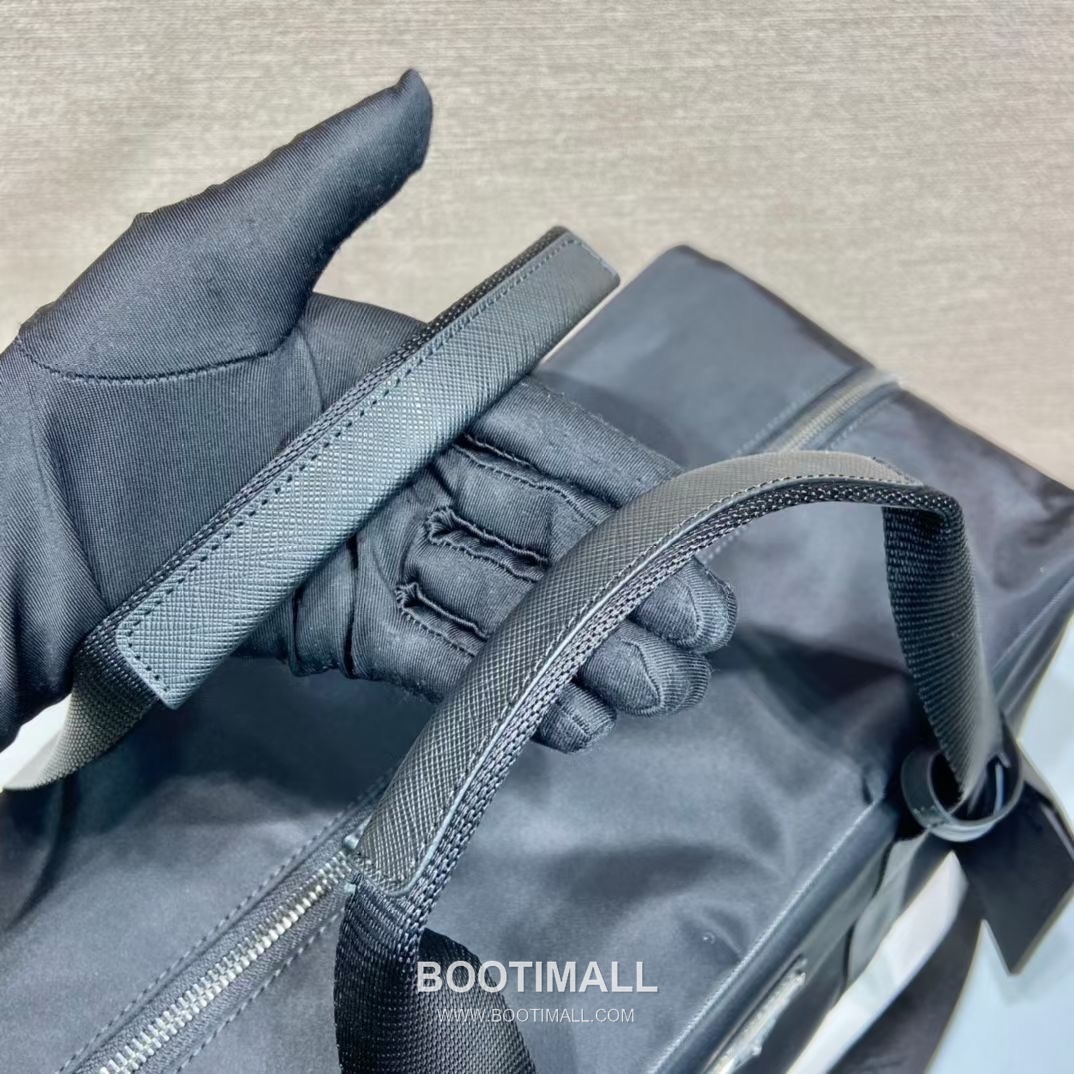 Prada Nylon Travel Duffle Bag with Calfskin Handle Triangle Logo Strap Detail 프라다 나일론 카프스킨 핸들 트라이앵글 로고 스트랩 더플백 2VC033 45cm 8