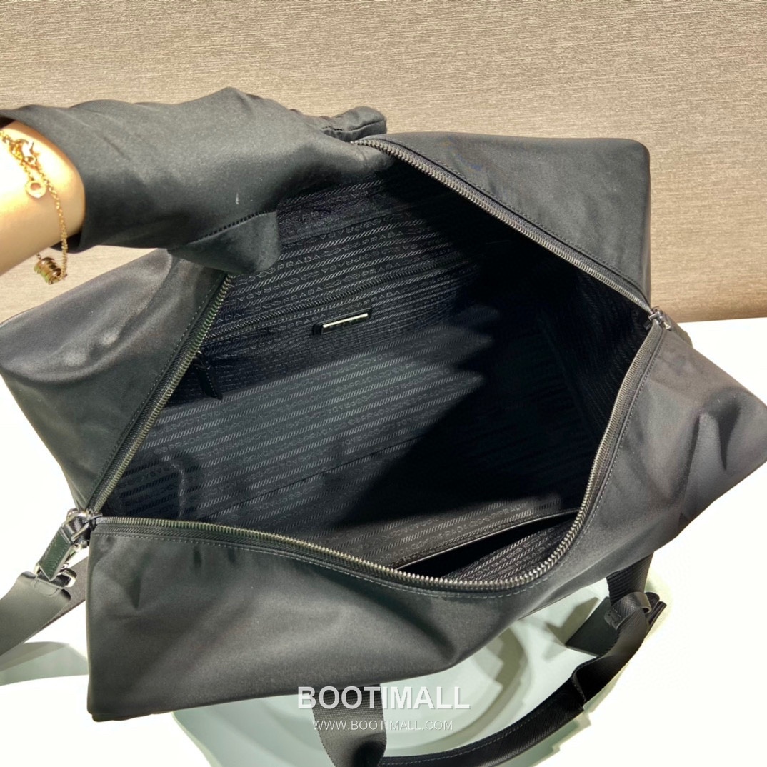 Prada Nylon Travel Duffle Bag with Calfskin Handle Triangle Logo Strap Detail 프라다 나일론 카프스킨 핸들 트라이앵글 로고 스트랩 더플백 2VC033 45cm 9