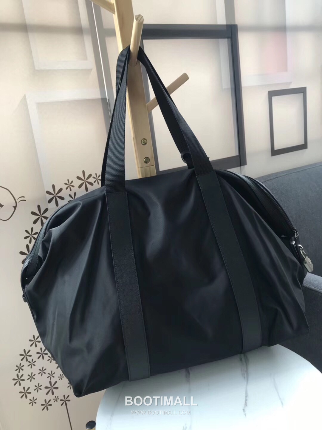 Prada Parachute Nylon Travel Duffle Bag with Strap Carry Detail 프라다 패러슈트 나일론 스트랩 캐리 더플백 44cm 2