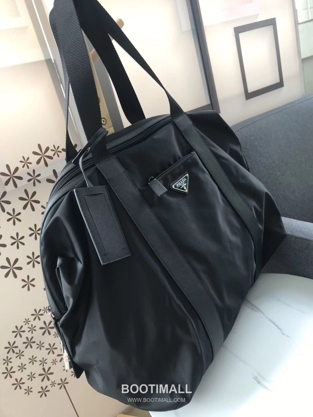 Prada Parachute Nylon Travel Duffle Bag with Strap Carry Detail 프라다 패러슈트 나일론 스트랩 캐리 더플백 44cm 3