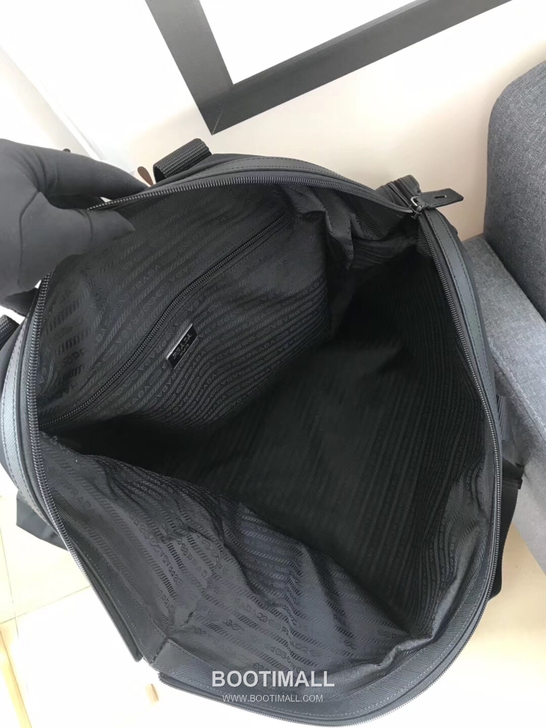 Prada Parachute Nylon Travel Duffle Bag with Strap Carry Detail 프라다 패러슈트 나일론 스트랩 캐리 더플백 44cm 8