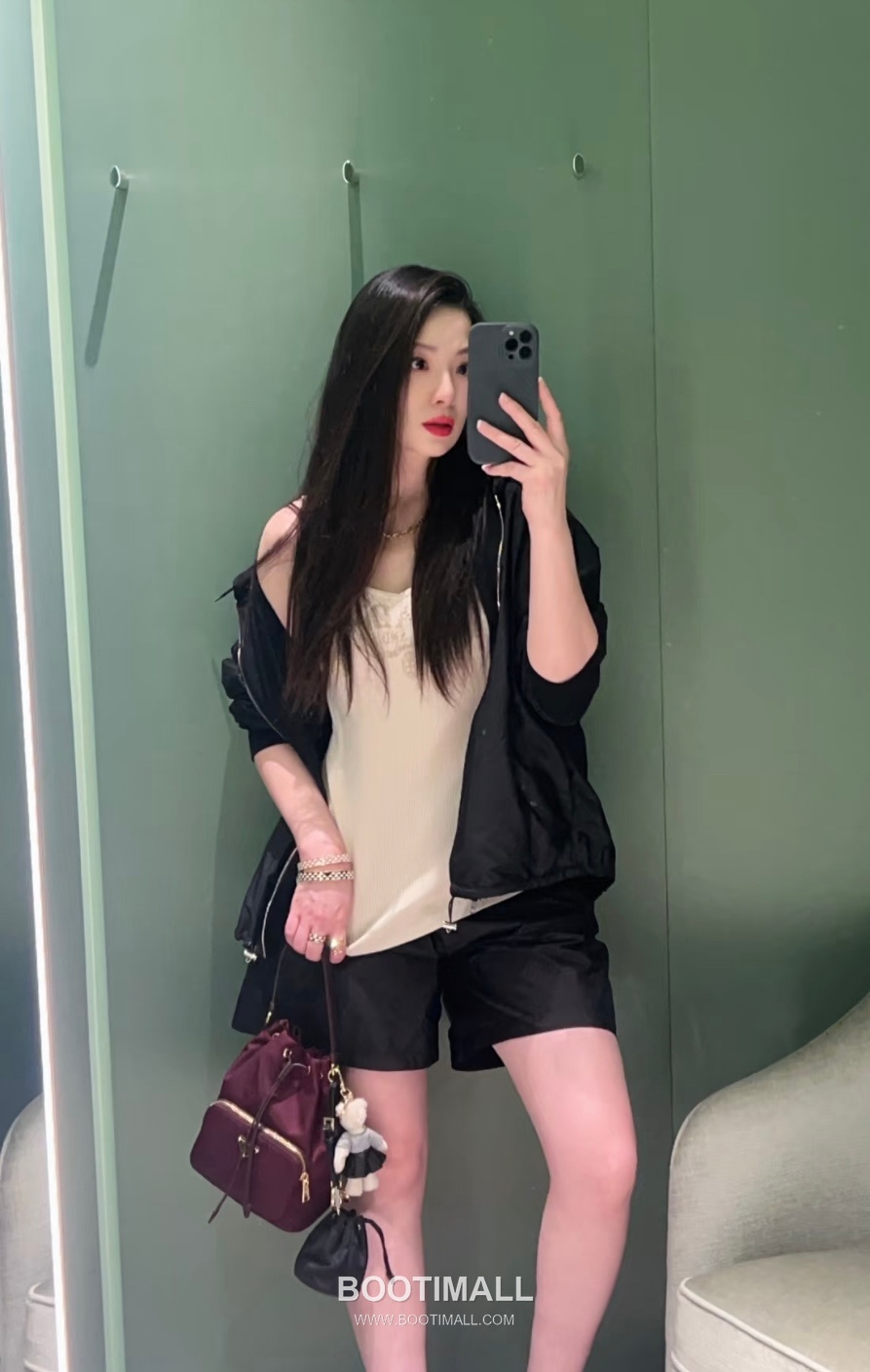 Prada Parachute Nylon Bucket Bag with Triangle Logo Drawstring Detail 프라다 패러슈트 나일론 트라이앵글 로고 드로우스트링 버킷백 1BH038 18cm 1