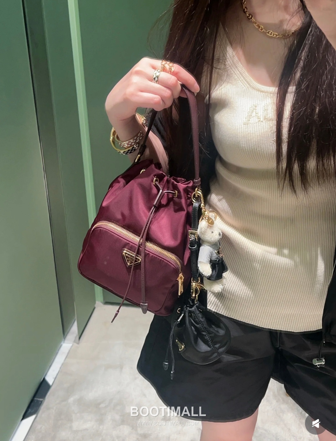 Prada Parachute Nylon Bucket Bag with Triangle Logo Drawstring Detail 프라다 패러슈트 나일론 트라이앵글 로고 드로우스트링 버킷백 1BH038 18cm 3