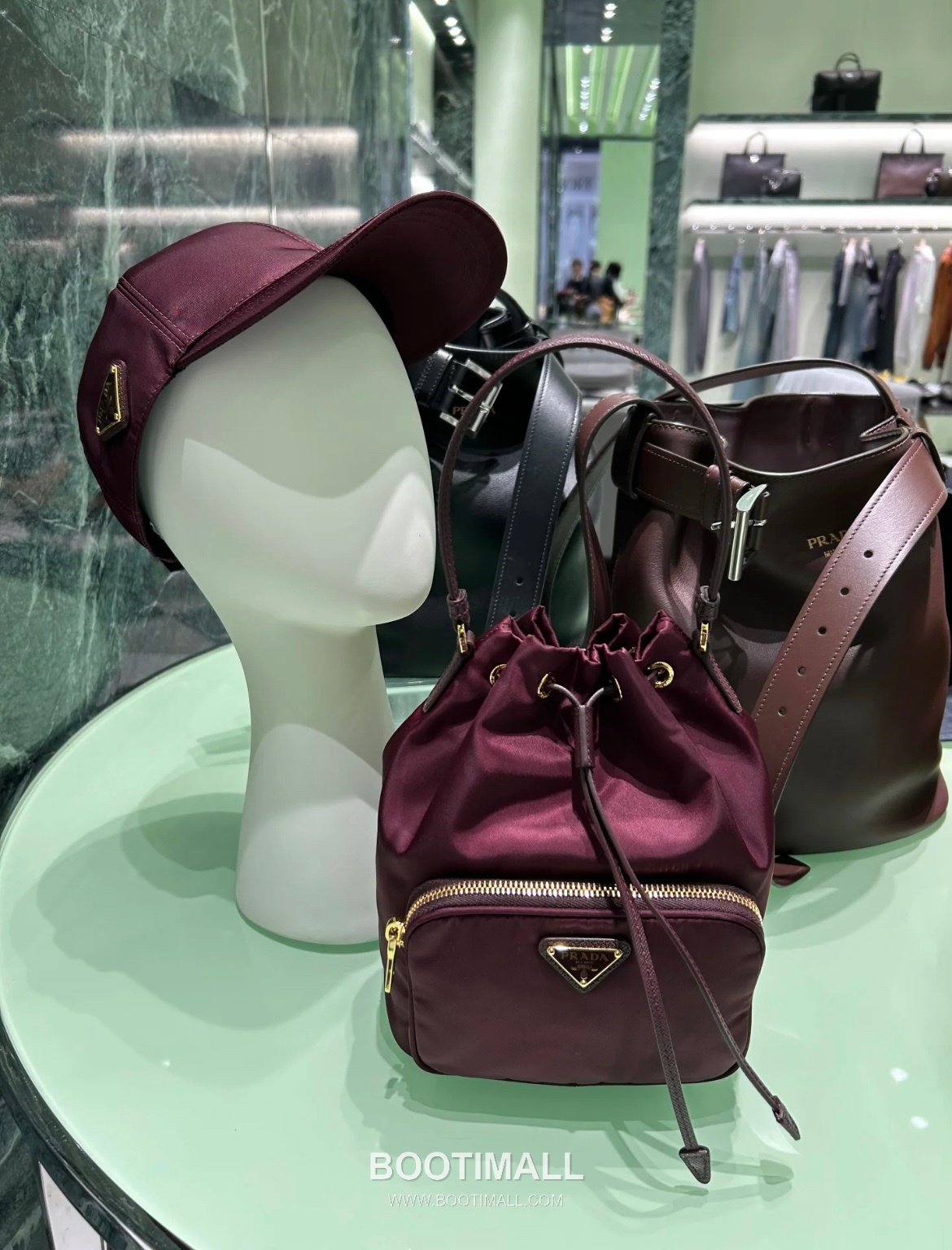 Prada Parachute Nylon Bucket Bag with Triangle Logo Drawstring Detail 프라다 패러슈트 나일론 트라이앵글 로고 드로우스트링 버킷백 1BH038 18cm 4