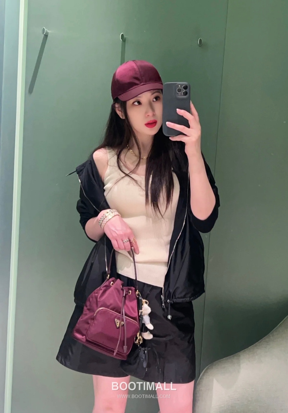 Prada Parachute Nylon Bucket Bag with Triangle Logo Drawstring Detail 프라다 패러슈트 나일론 트라이앵글 로고 드로우스트링 버킷백 1BH038 18cm 6