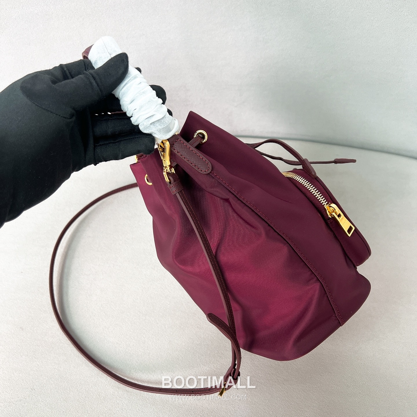 Prada Parachute Nylon Bucket Bag with Triangle Logo Drawstring Detail 프라다 패러슈트 나일론 트라이앵글 로고 드로우스트링 버킷백 1BH038 18cm 9