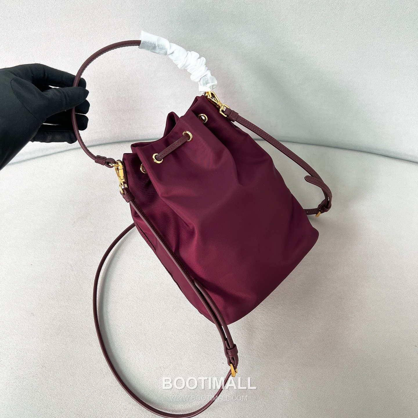 Prada Parachute Nylon Bucket Bag with Triangle Logo Drawstring Detail 프라다 패러슈트 나일론 트라이앵글 로고 드로우스트링 버킷백 1BH038 18cm 10