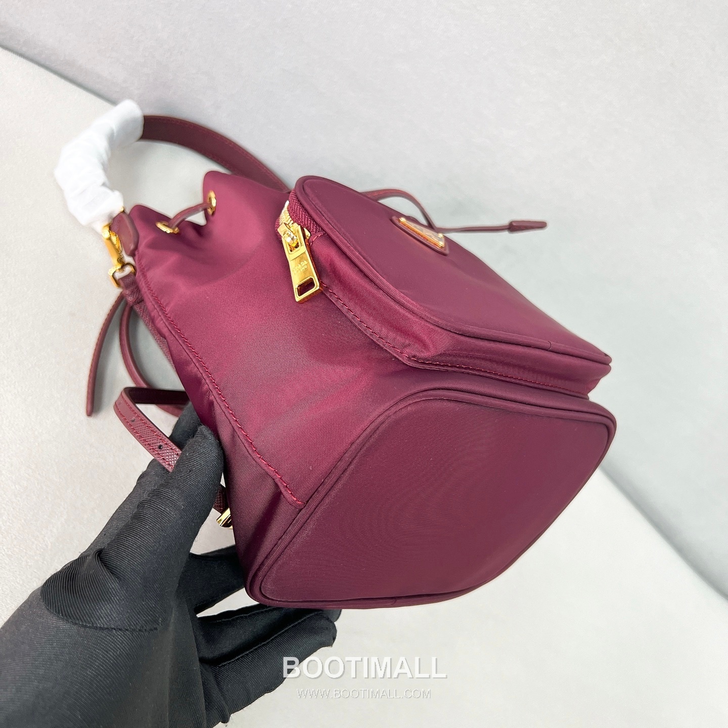 Prada Parachute Nylon Bucket Bag with Triangle Logo Drawstring Detail 프라다 패러슈트 나일론 트라이앵글 로고 드로우스트링 버킷백 1BH038 18cm 13