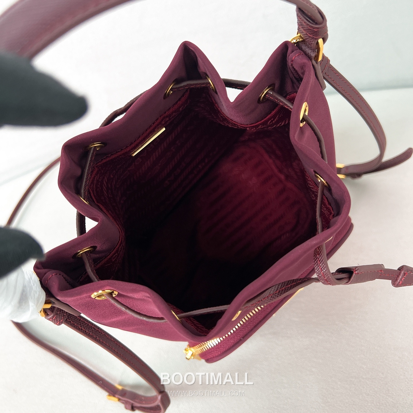 Prada Parachute Nylon Bucket Bag with Triangle Logo Drawstring Detail 프라다 패러슈트 나일론 트라이앵글 로고 드로우스트링 버킷백 1BH038 18cm 14