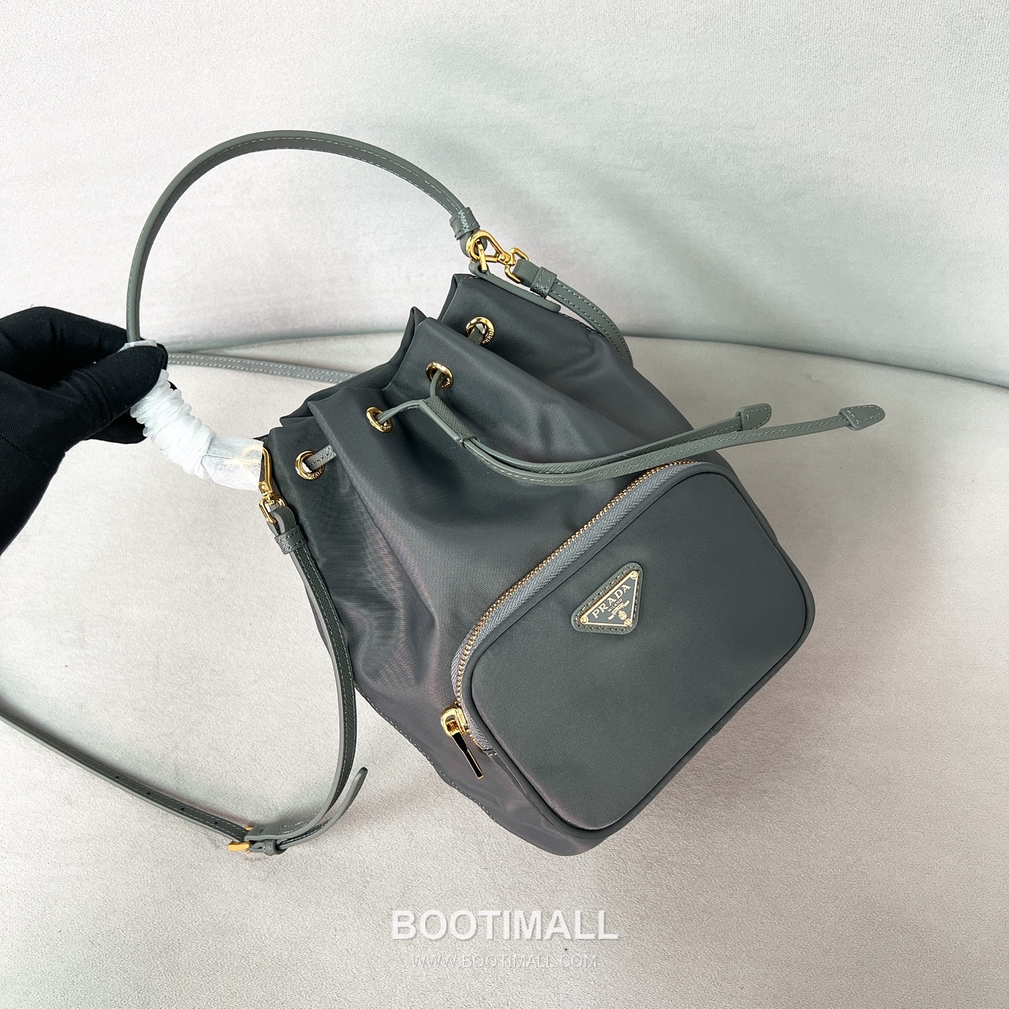 Prada Parachute Nylon Bucket Bag with Triangle Logo Drawstring Detail 프라다 패러슈트 나일론 트라이앵글 로고 드로우스트링 버킷백 1BH038 18cm 2