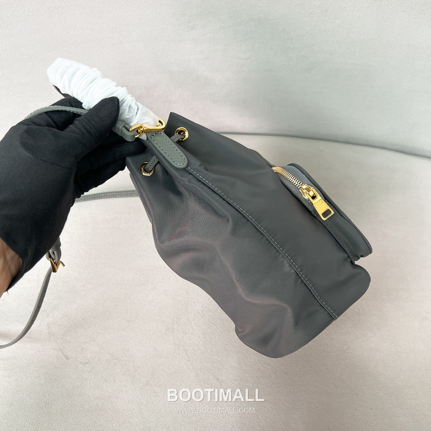 Prada Parachute Nylon Bucket Bag with Triangle Logo Drawstring Detail 프라다 패러슈트 나일론 트라이앵글 로고 드로우스트링 버킷백 1BH038 18cm 3