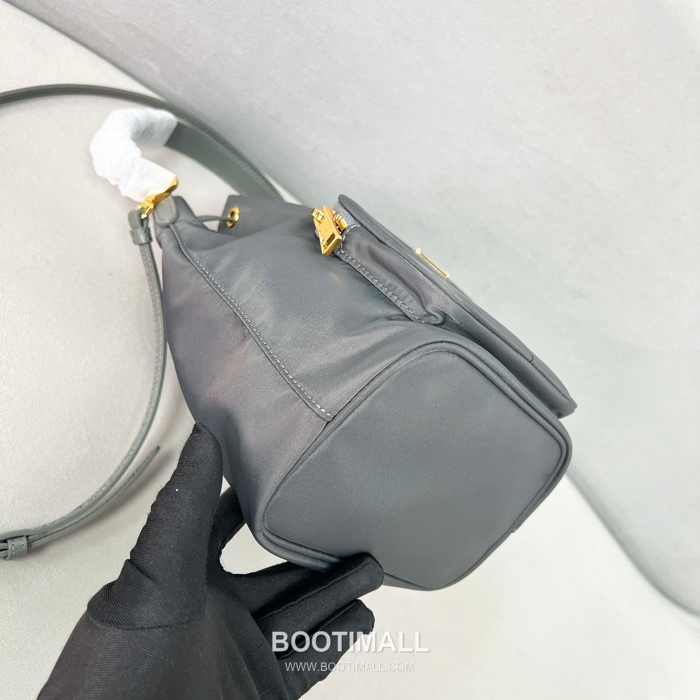 Prada Parachute Nylon Bucket Bag with Triangle Logo Drawstring Detail 프라다 패러슈트 나일론 트라이앵글 로고 드로우스트링 버킷백 1BH038 18cm 7