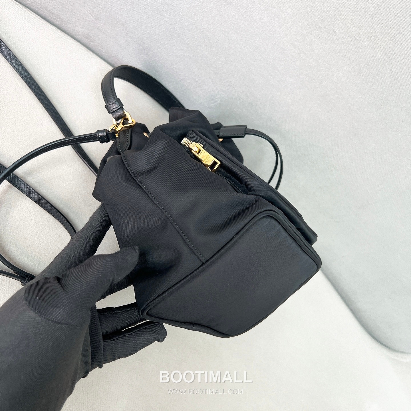 Prada Parachute Nylon Bucket Bag with Triangle Logo Drawstring Detail 프라다 패러슈트 나일론 트라이앵글 로고 드로우스트링 버킷백 1BH038 18cm 11