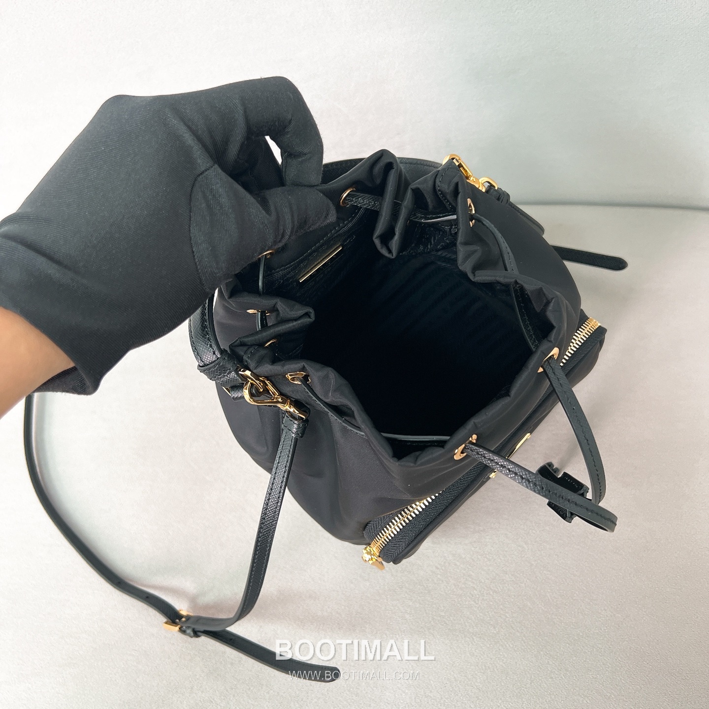 Prada Parachute Nylon Bucket Bag with Triangle Logo Drawstring Detail 프라다 패러슈트 나일론 트라이앵글 로고 드로우스트링 버킷백 1BH038 18cm 12