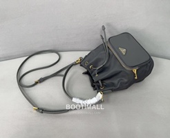 Prada Parachute Nylon Bucket Bag with Triangle Logo Drawstring Detail 프라다 패러슈트 나일론 트라이앵글 로고 드로우스트링 버킷백 1BH038 18cm 14