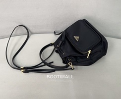 Prada Parachute Nylon Bucket Bag with Triangle Logo Drawstring Detail 프라다 패러슈트 나일론 트라이앵글 로고 드로우스트링 버킷백 1BH038 18cm 15