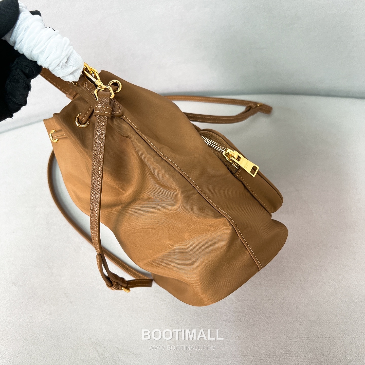 Prada Parachute Nylon Bucket Bag with Triangle Logo Drawstring Detail 프라다 패러슈트 나일론 트라이앵글 로고 드로우스트링 버킷백 1BH038 18cm 3