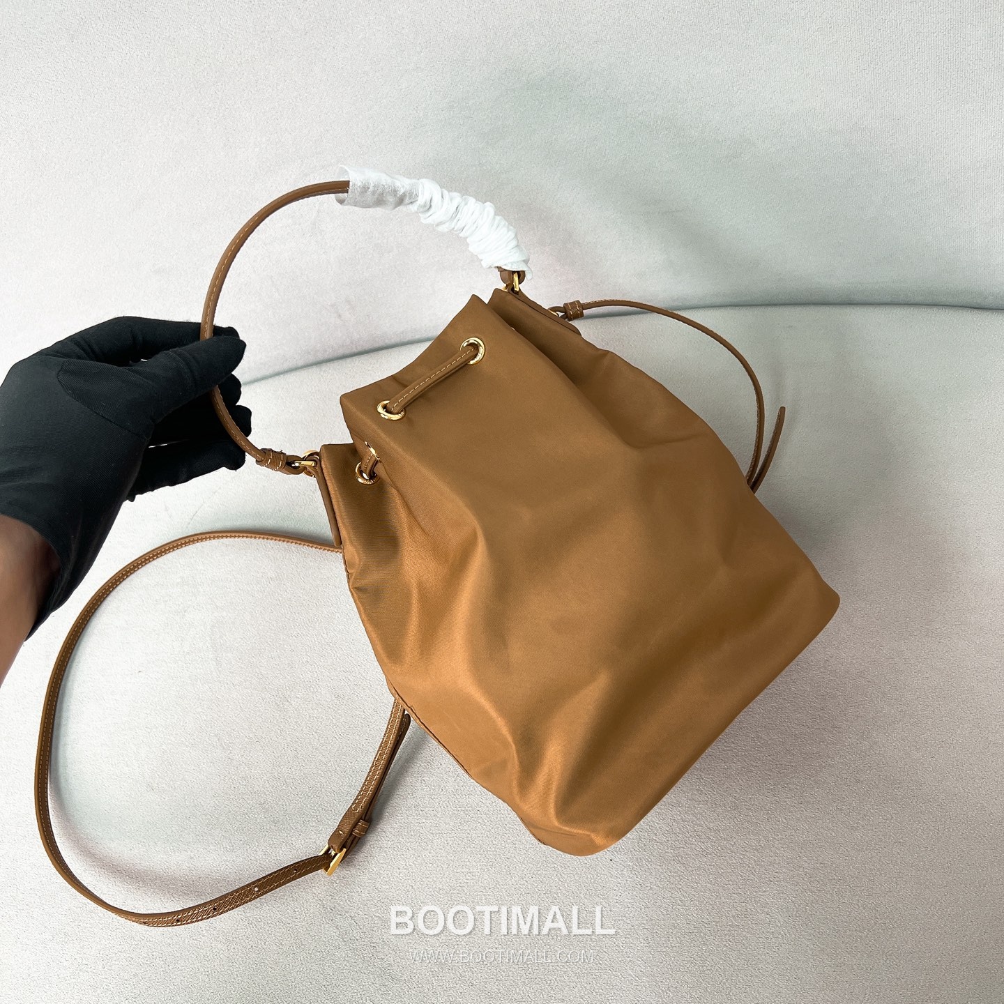 Prada Parachute Nylon Bucket Bag with Triangle Logo Drawstring Detail 프라다 패러슈트 나일론 트라이앵글 로고 드로우스트링 버킷백 1BH038 18cm 4