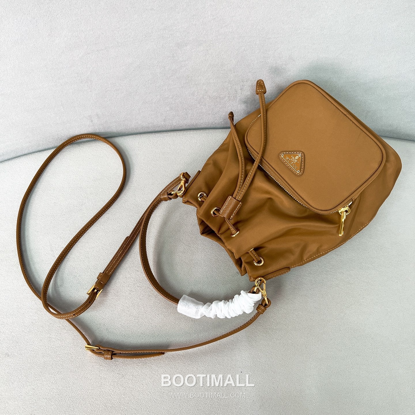 Prada Parachute Nylon Bucket Bag with Triangle Logo Drawstring Detail 프라다 패러슈트 나일론 트라이앵글 로고 드로우스트링 버킷백 1BH038 18cm 5