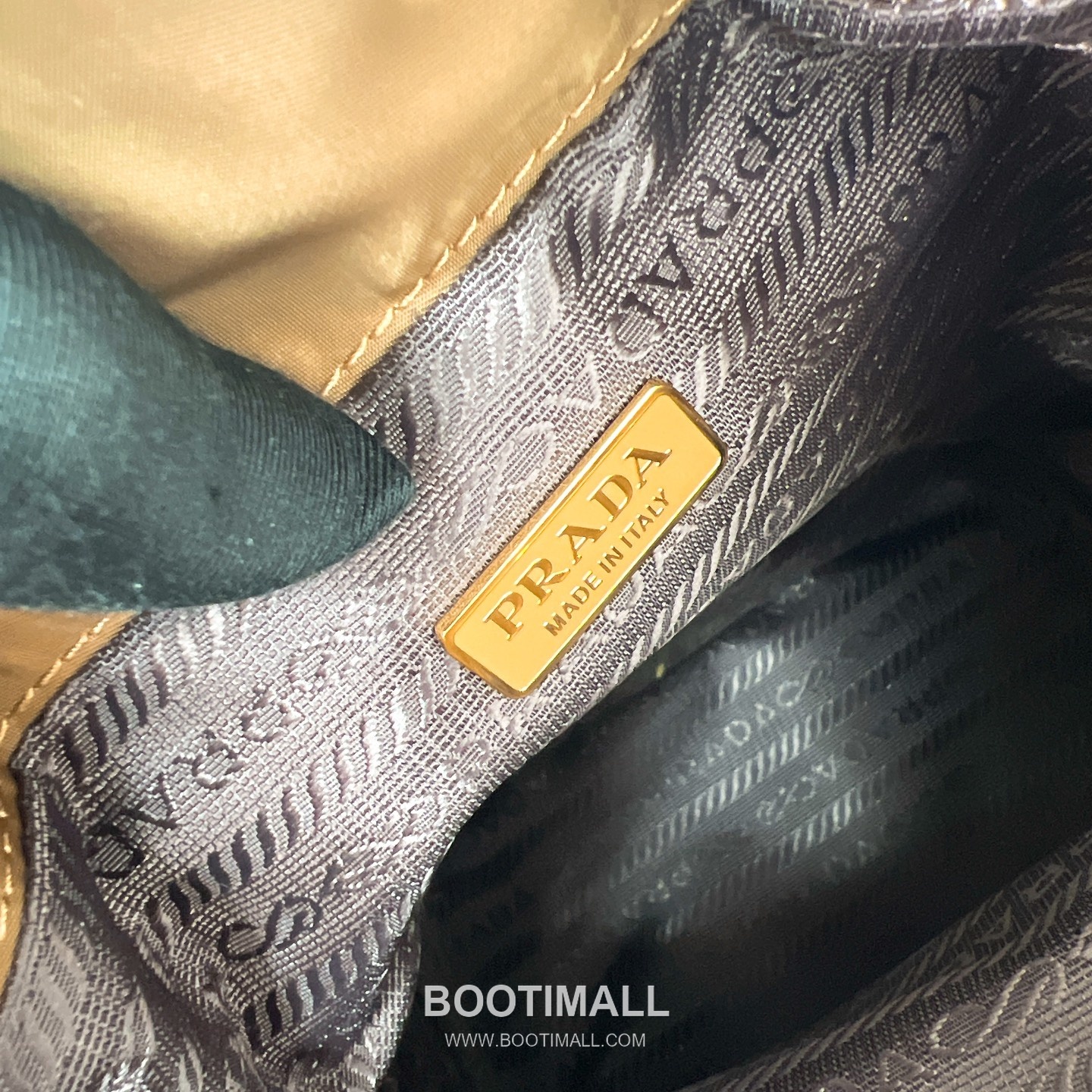 Prada Parachute Nylon Bucket Bag with Triangle Logo Drawstring Detail 프라다 패러슈트 나일론 트라이앵글 로고 드로우스트링 버킷백 1BH038 18cm 9