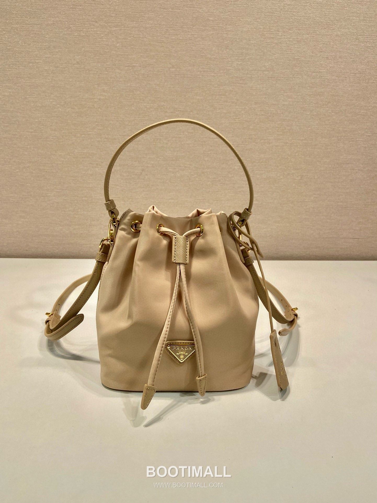 Prada Nylon Bucket Bag with Calfskin Strap Triangle Logo Key Charm Detail 프라다 나일론 카프스킨 스트랩 트라이앵글 로고 키참 버킷백 1BE067 15.5cm 3