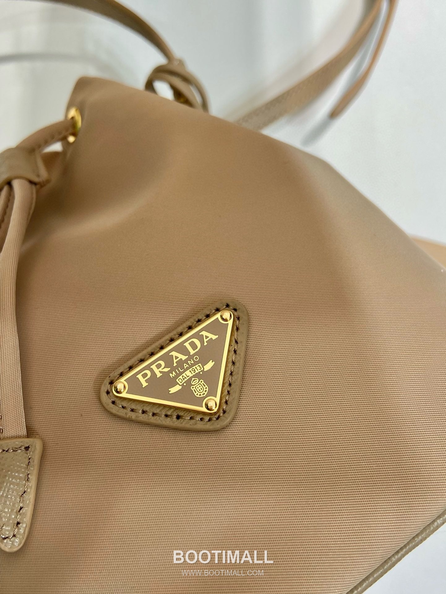 Prada Nylon Bucket Bag with Calfskin Strap Triangle Logo Key Charm Detail 프라다 나일론 카프스킨 스트랩 트라이앵글 로고 키참 버킷백 1BE067 15.5cm 7