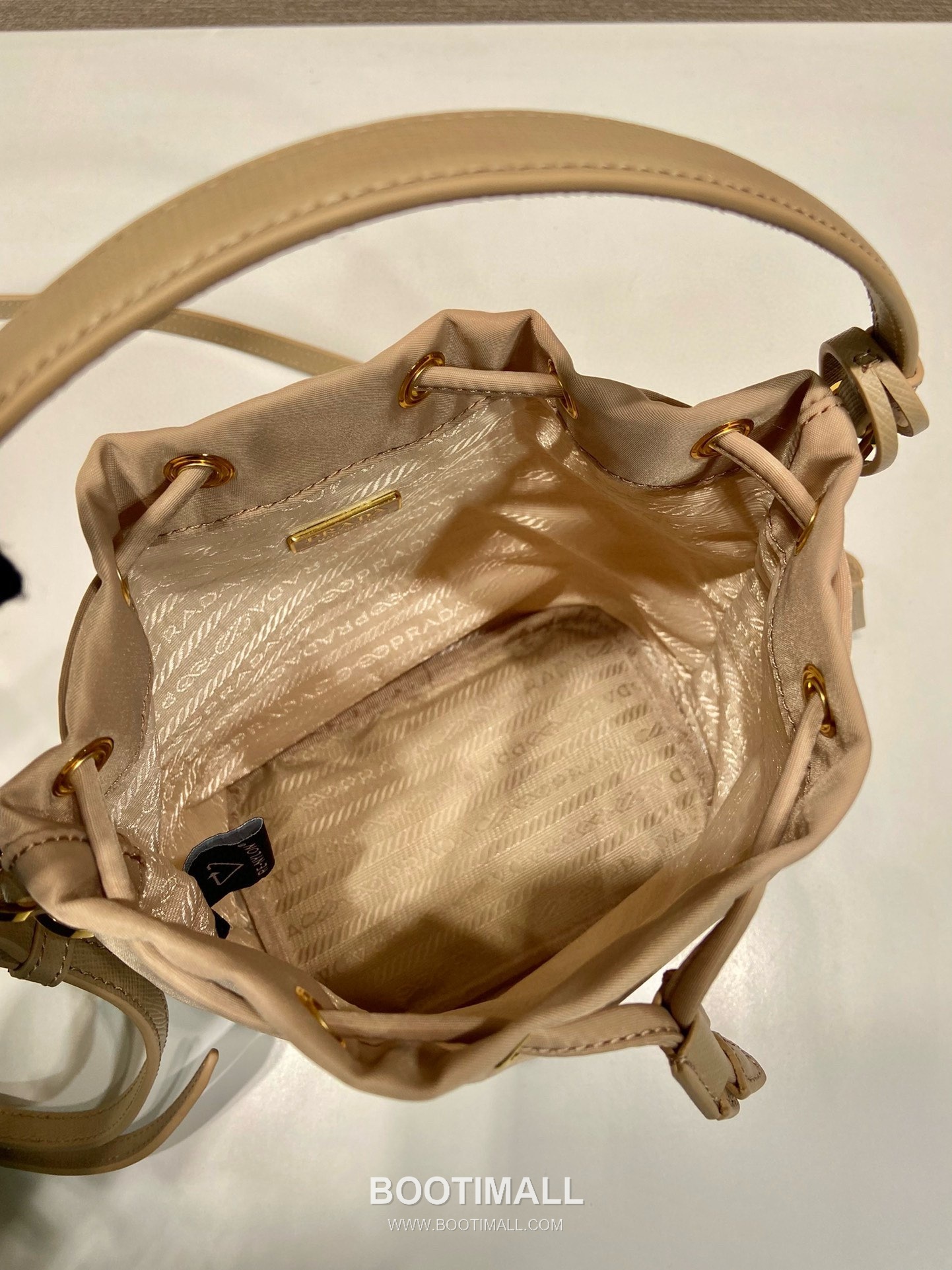 Prada Nylon Bucket Bag with Calfskin Strap Triangle Logo Key Charm Detail 프라다 나일론 카프스킨 스트랩 트라이앵글 로고 키참 버킷백 1BE067 15.5cm 8