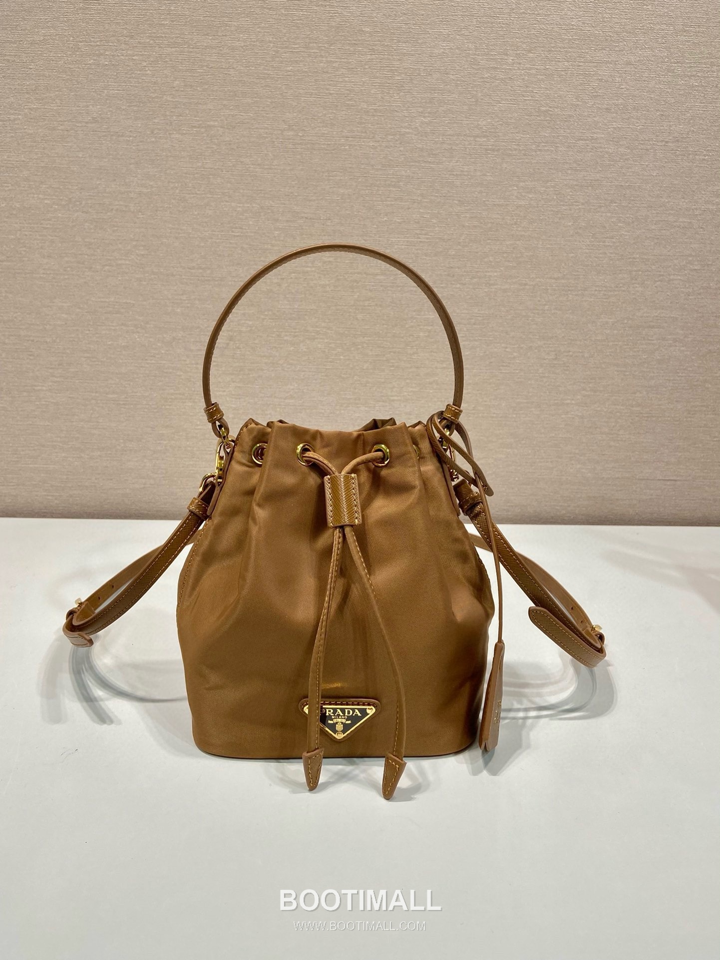 Prada Nylon Bucket Bag with Calfskin Strap Triangle Logo Key Charm Detail 프라다 나일론 카프스킨 스트랩 트라이앵글 로고 키참 버킷백 1BE067 15.5cm 11