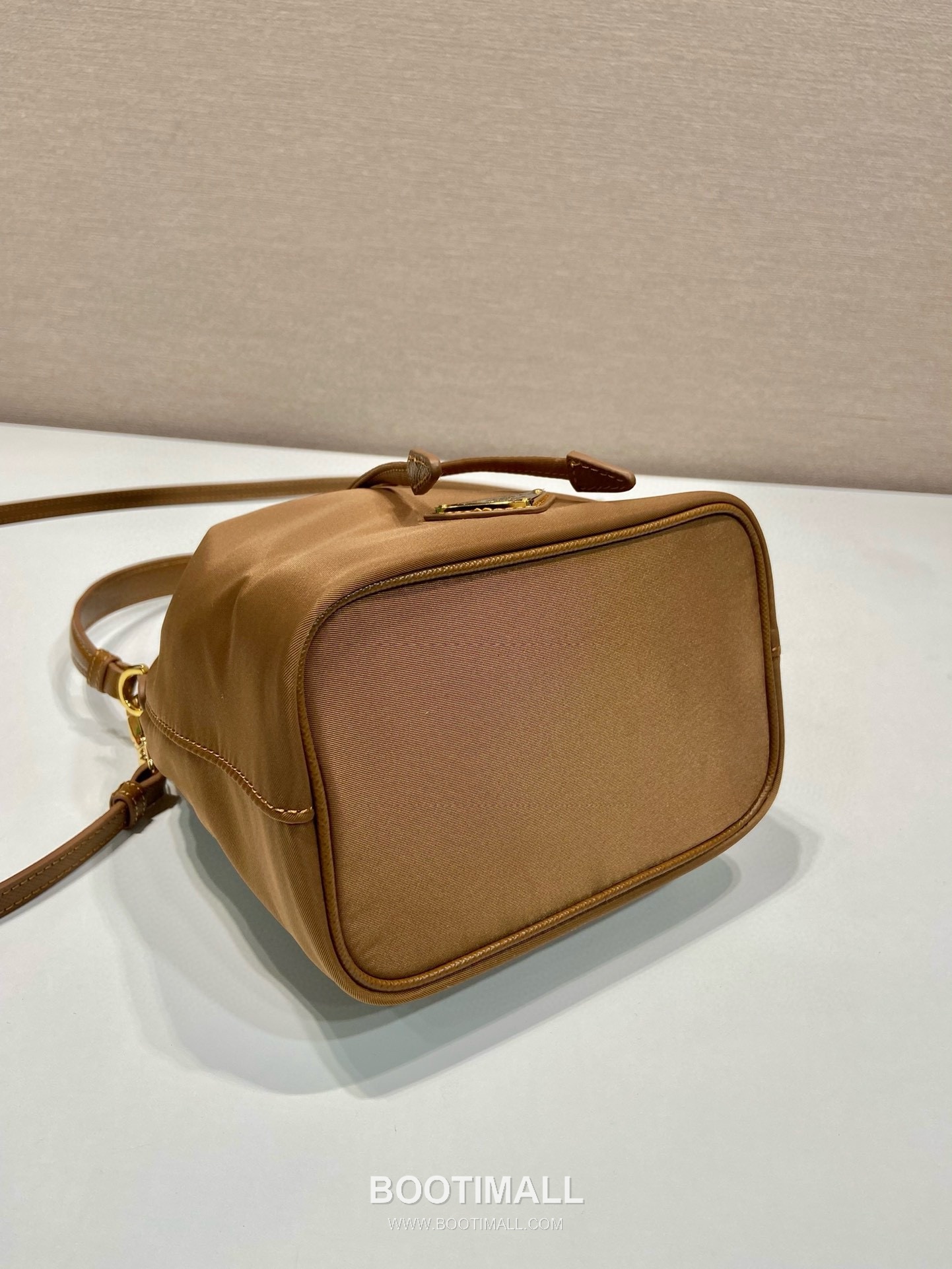 Prada Nylon Bucket Bag with Calfskin Strap Triangle Logo Key Charm Detail 프라다 나일론 카프스킨 스트랩 트라이앵글 로고 키참 버킷백 1BE067 15.5cm 14