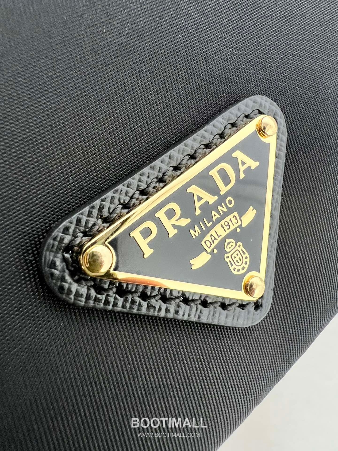 Prada Nylon Bucket Bag with Calfskin Strap Triangle Logo Key Charm Detail 프라다 나일론 카프스킨 스트랩 트라이앵글 로고 키참 버킷백 1BE067 15.5cm 11