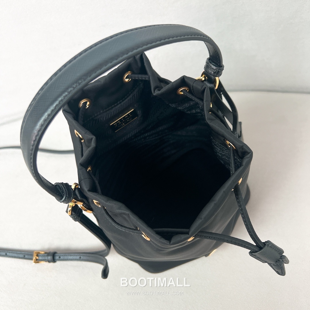 Prada Nylon Bucket Bag with Calfskin Strap Triangle Logo Key Charm Detail 프라다 나일론 카프스킨 스트랩 트라이앵글 로고 키참 버킷백 1BE067 15.5cm 13