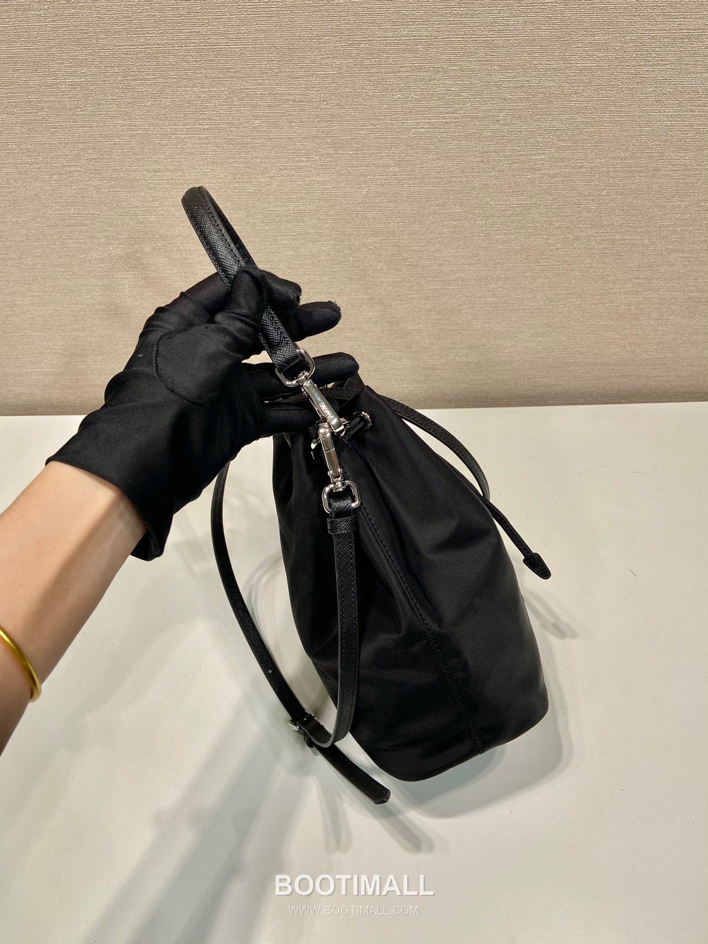 Prada Nylon Bucket Bag with Dual Calfskin Strap Triangle Logo Detail 프라다 나일론 듀얼 카프스킨 스트랩 트라이앵글 로고 버킷백 1BA038B 17cm 5
