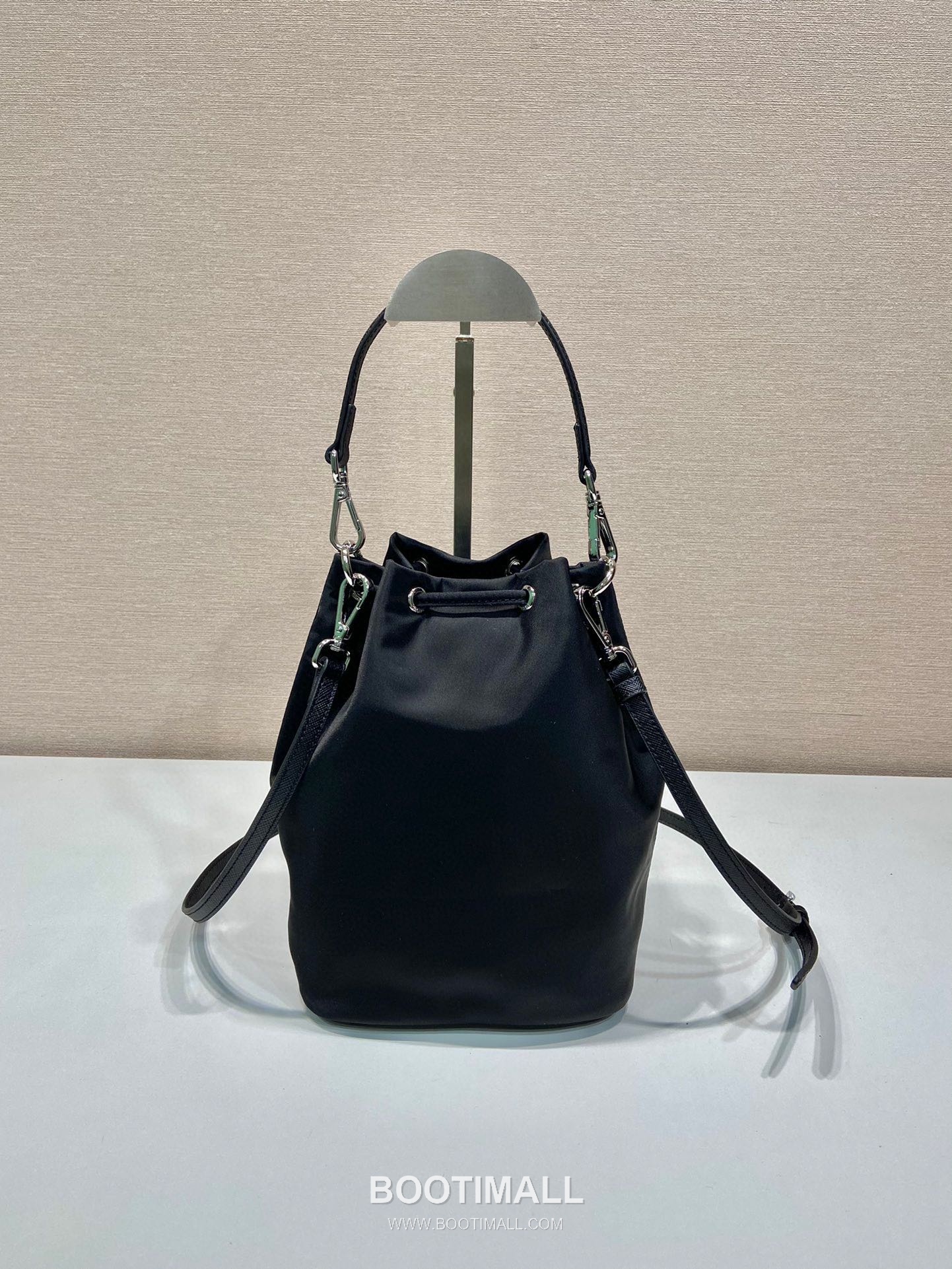 Prada Nylon Bucket Bag with Dual Calfskin Strap Triangle Logo Detail 프라다 나일론 듀얼 카프스킨 스트랩 트라이앵글 로고 버킷백 1BA038B 17cm 6