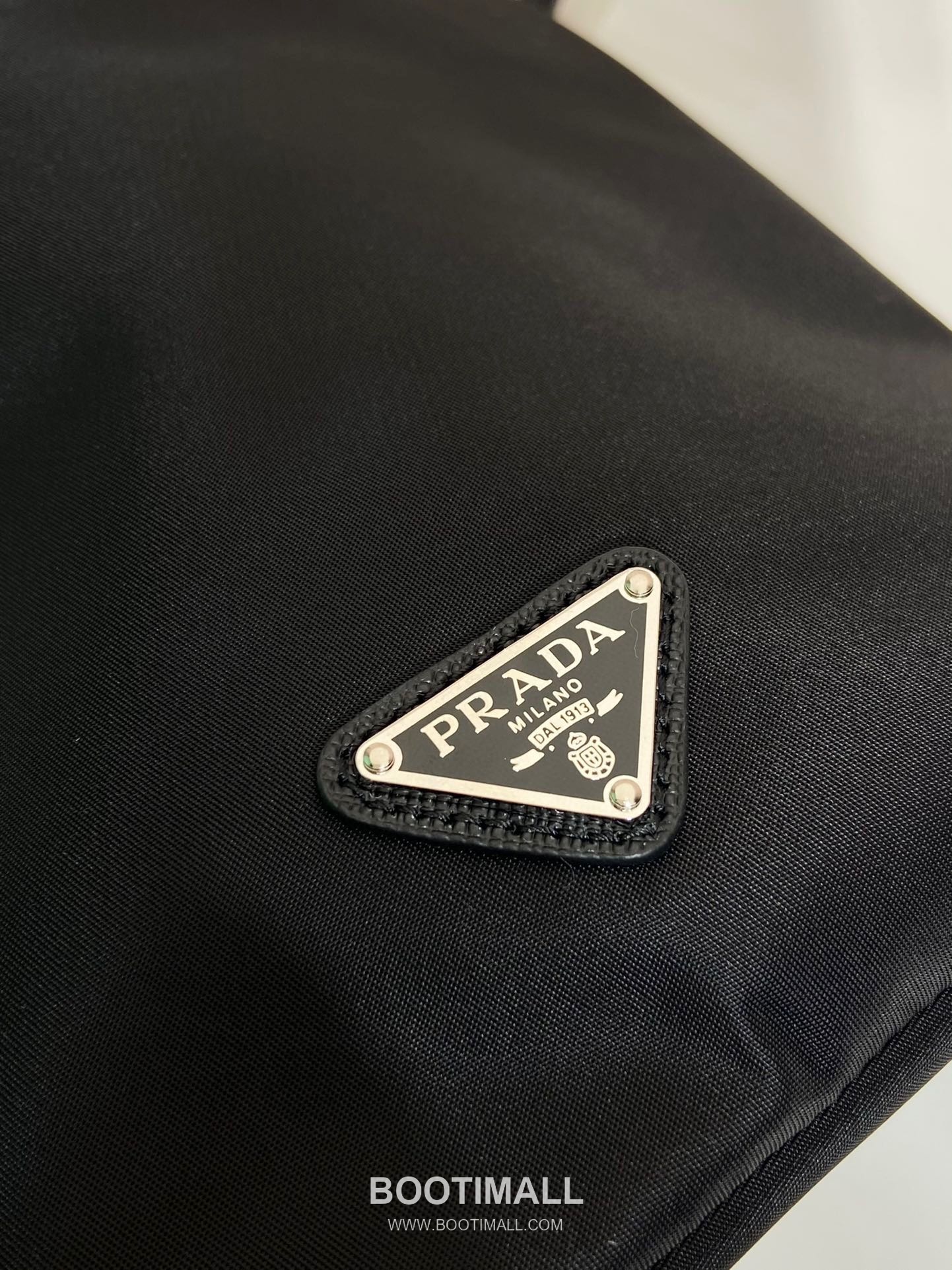 Prada Nylon Bucket Bag with Dual Calfskin Strap Triangle Logo Detail 프라다 나일론 듀얼 카프스킨 스트랩 트라이앵글 로고 버킷백 1BA038B 17cm 8