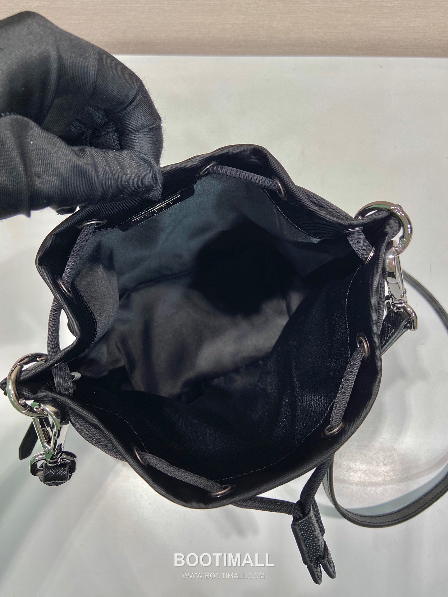 Prada Nylon Bucket Bag with Dual Calfskin Strap Triangle Logo Detail 프라다 나일론 듀얼 카프스킨 스트랩 트라이앵글 로고 버킷백 1BA038B 17cm 9
