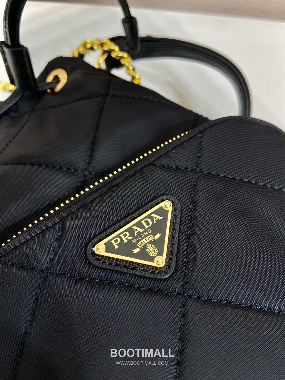 Prada Re-Nylon Quilted Bucket Bag with Chain Strap Triangle Logo Detail 프라다 리나일론 퀼팅 체인 스트랩 트라이앵글 로고 버킷백 1BH038 18cm 6