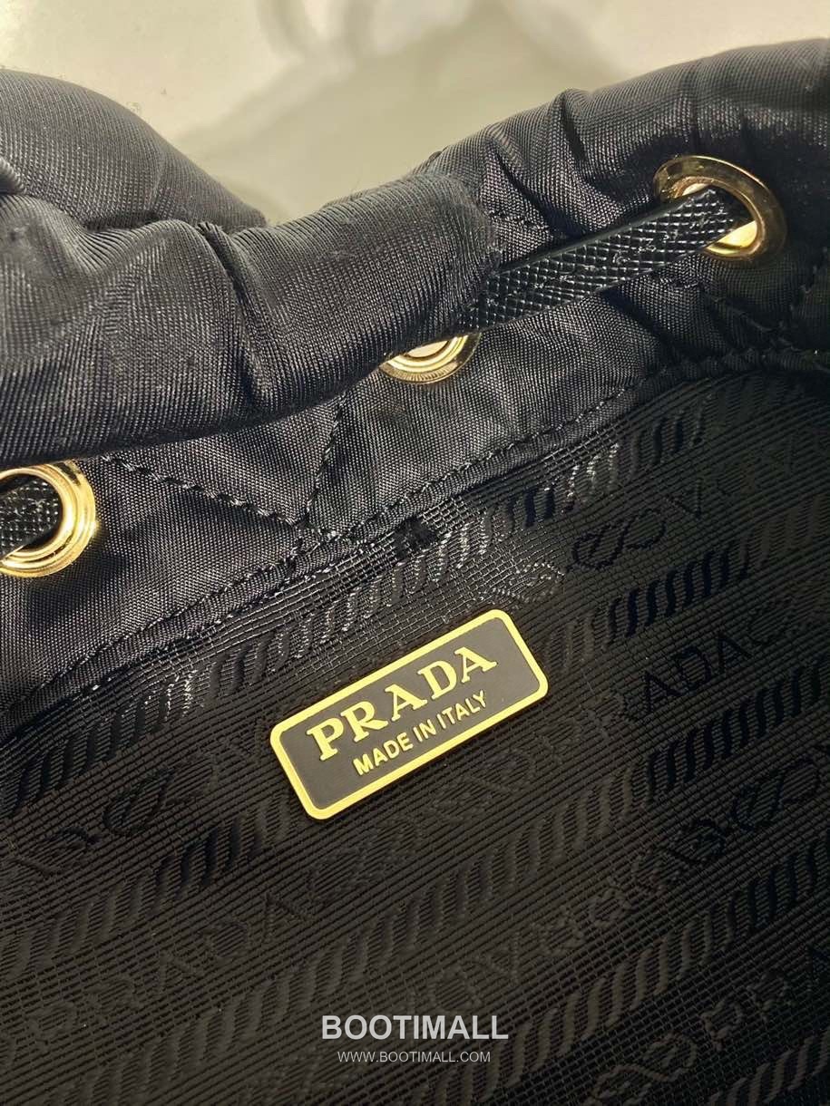 Prada Re-Nylon Quilted Bucket Bag with Chain Strap Triangle Logo Detail 프라다 리나일론 퀼팅 체인 스트랩 트라이앵글 로고 버킷백 1BH038 18cm 9