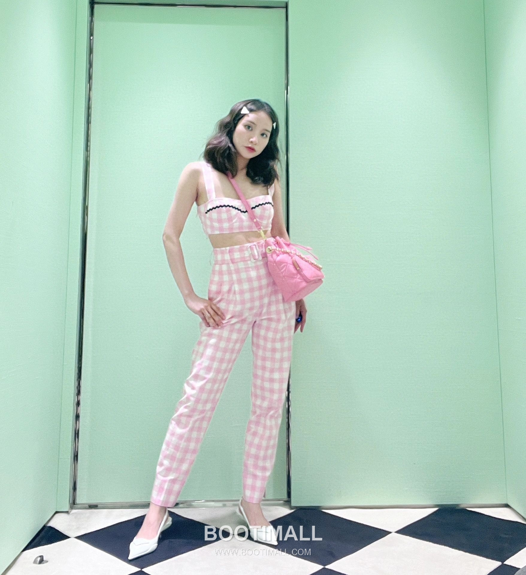 Prada Re-Nylon Quilted Bucket Bag with Chain Strap Triangle Logo Detail 프라다 리나일론 퀼팅 체인 스트랩 트라이앵글 로고 버킷백 1BH038 18cm 1