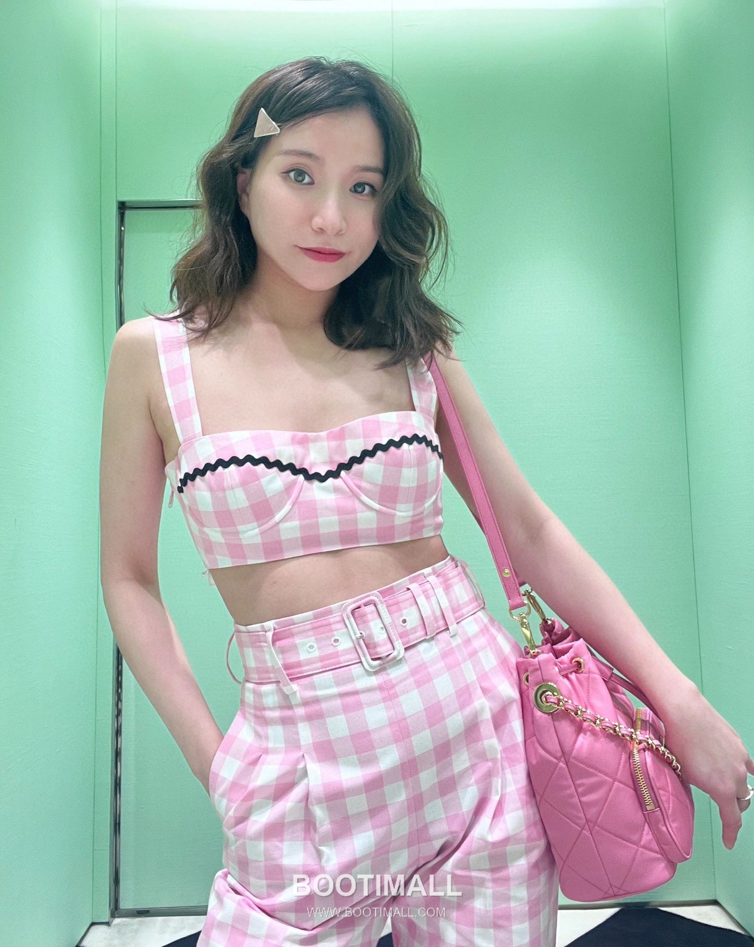 Prada Re-Nylon Quilted Bucket Bag with Chain Strap Triangle Logo Detail 프라다 리나일론 퀼팅 체인 스트랩 트라이앵글 로고 버킷백 1BH038 18cm 2