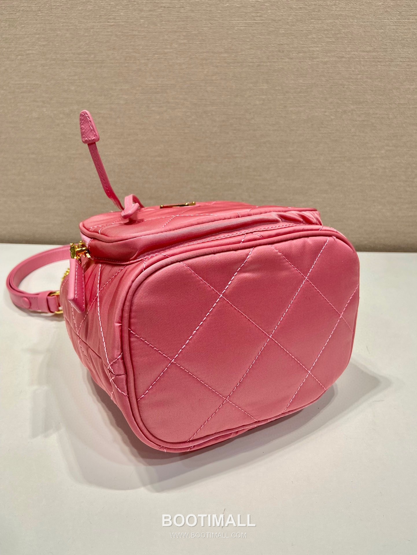 Prada Re-Nylon Quilted Bucket Bag with Chain Strap Triangle Logo Detail 프라다 리나일론 퀼팅 체인 스트랩 트라이앵글 로고 버킷백 1BH038 18cm 7