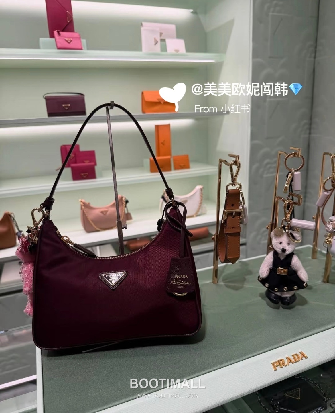 Prada Re-Edition 2005 Hobo Bag Calfskin Underarm Bag with Triangle Logo Zip Detail 프라다 리에디션 2005 카프스킨 언더암 트라이앵글 로고 집 호보백 1N204M 22cm 7