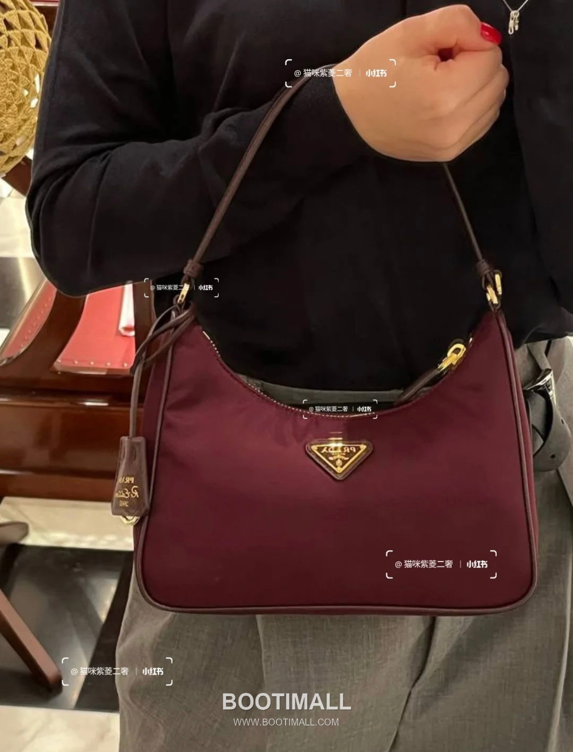 Prada Re-Edition 2005 Hobo Bag Calfskin Underarm Bag with Triangle Logo Zip Detail 프라다 리에디션 2005 카프스킨 언더암 트라이앵글 로고 집 호보백 1N204M 22cm 10