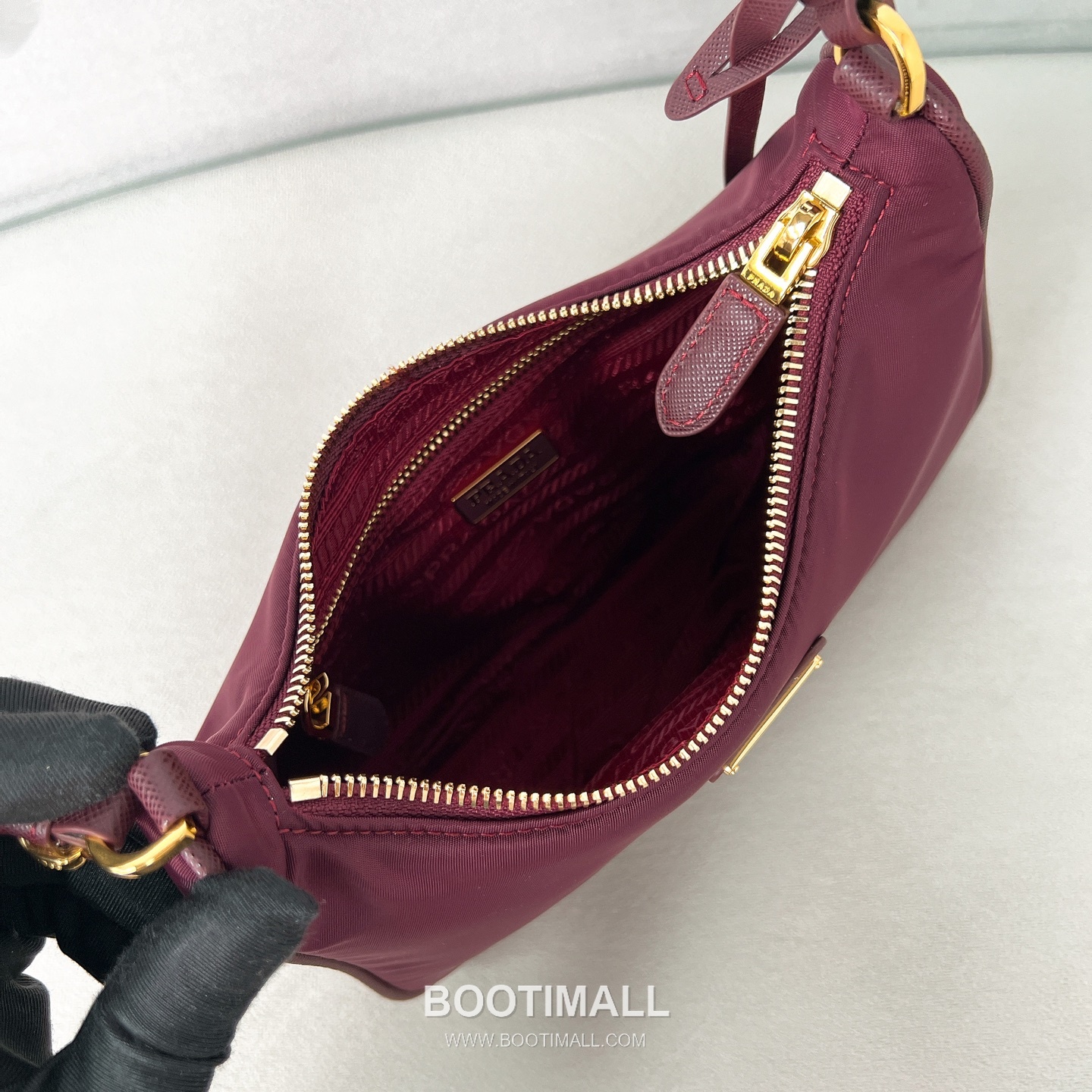 Prada Re-Edition 2005 Hobo Bag Calfskin Underarm Bag with Triangle Logo Zip Detail 프라다 리에디션 2005 카프스킨 언더암 트라이앵글 로고 집 호보백 1N204M 22cm 19