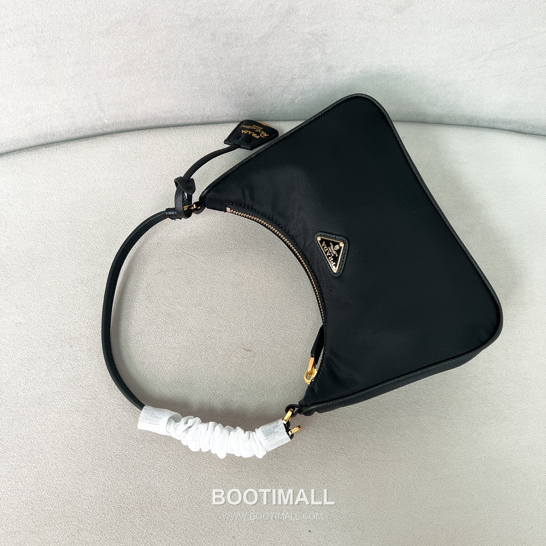 Prada Re-Edition 2005 Hobo Bag Calfskin Underarm Bag with Triangle Logo Zip Detail 프라다 리에디션 2005 카프스킨 언더암 트라이앵글 로고 집 호보백 1N204M 22cm 14