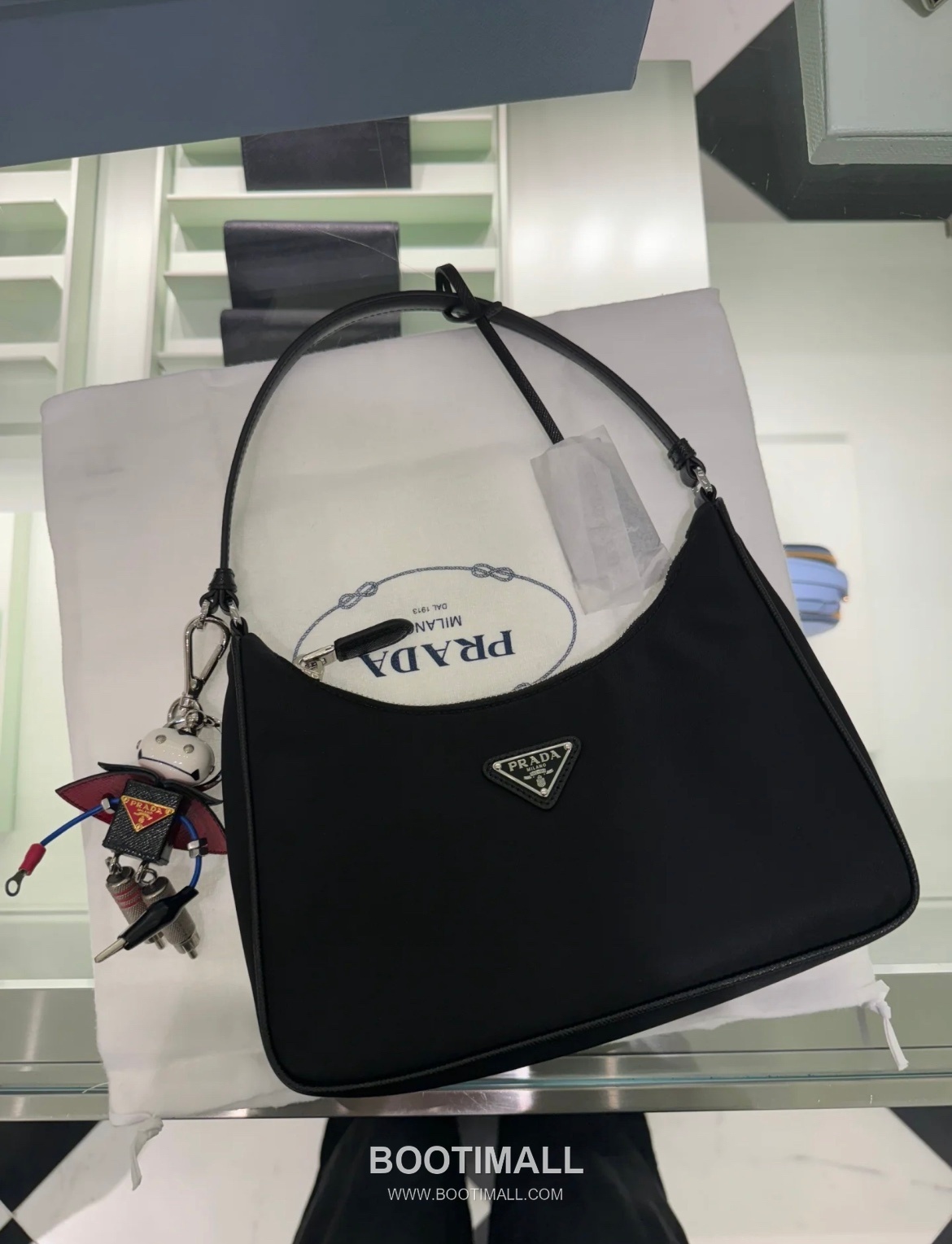 Prada Re-Edition 2005 Hobo Bag Calfskin Underarm Bag with Triangle Logo Zip Detail 프라다 리에디션 2005 카프스킨 언더암 트라이앵글 로고 집 호보백 1N204M 22cm 8