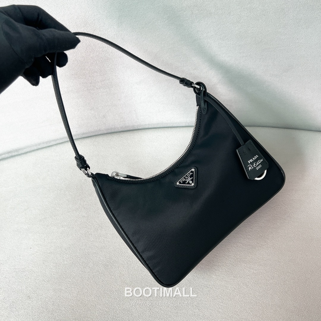 Prada Re-Edition 2005 Hobo Bag Calfskin Underarm Bag with Triangle Logo Zip Detail 프라다 리에디션 2005 카프스킨 언더암 트라이앵글 로고 집 호보백 1N204M 22cm 11